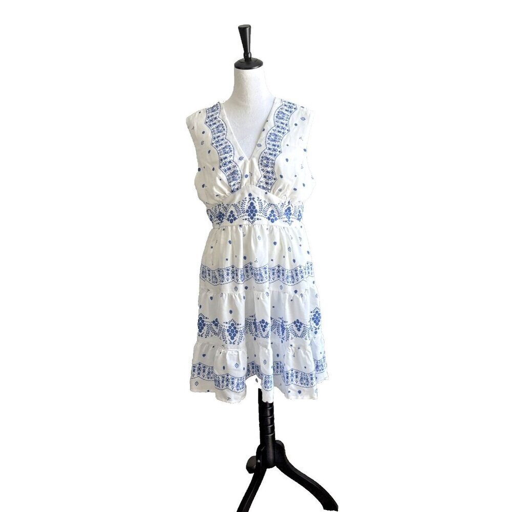 MelonieT Medi White & Blue Floral Dress Women's Sz 12P Sleeveless Fit & Flair